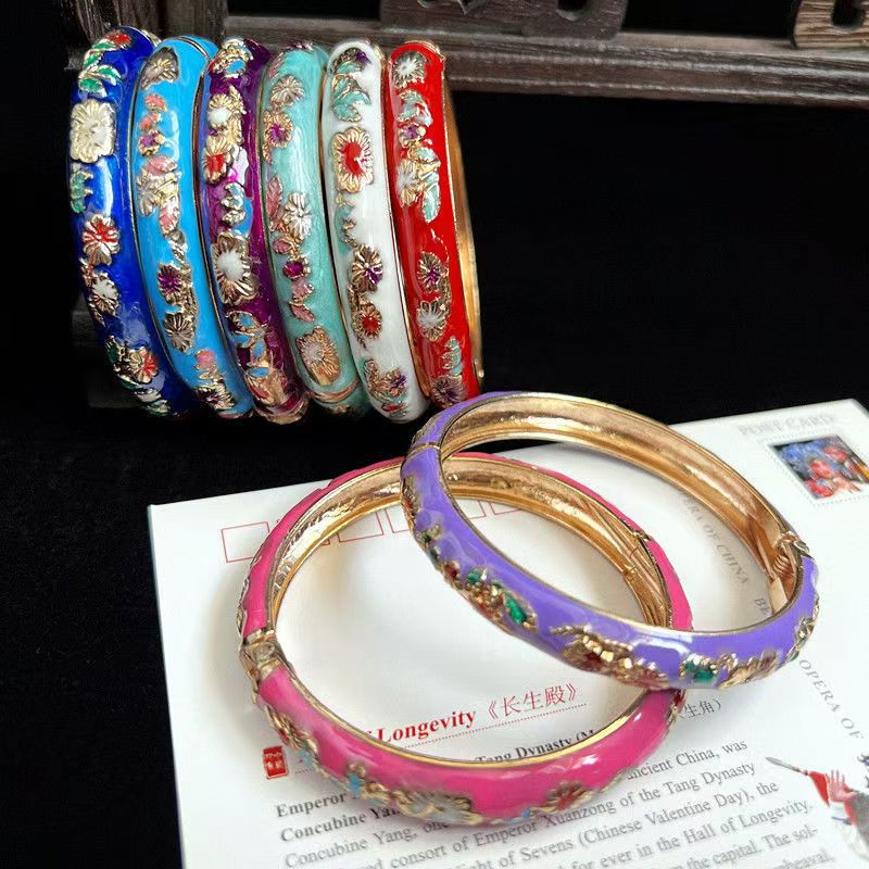 Retro pattern alloy plated bracelet